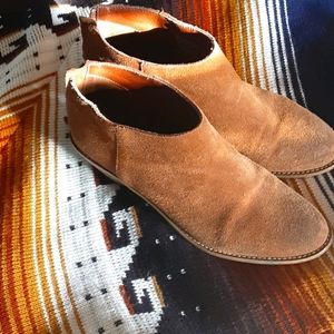 Super cute suede ankle boots!